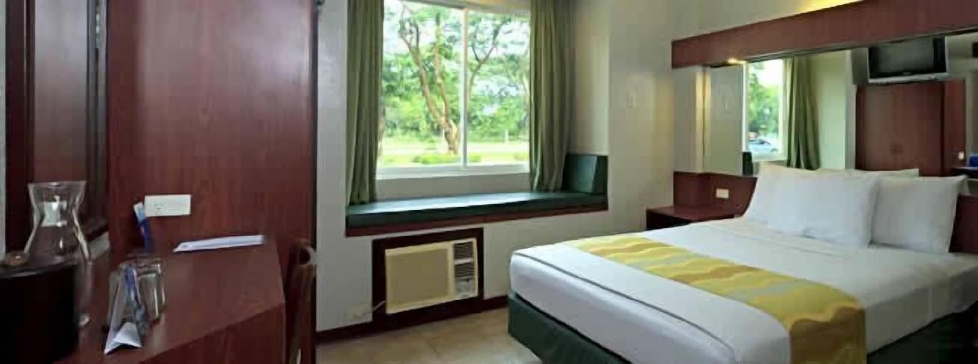 ไมโครเทล บาย วินด์แฮม ตาร์ลัค Hotel Tarlac City ภายนอก รูปภาพ