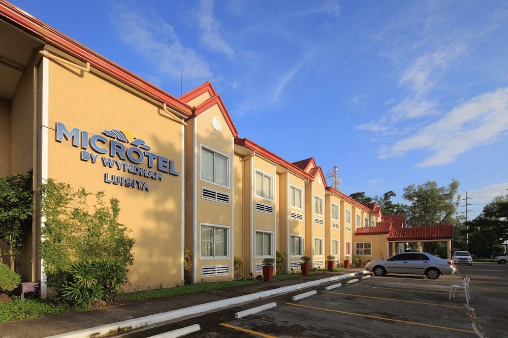 ไมโครเทล บาย วินด์แฮม ตาร์ลัค Hotel Tarlac City ภายนอก รูปภาพ