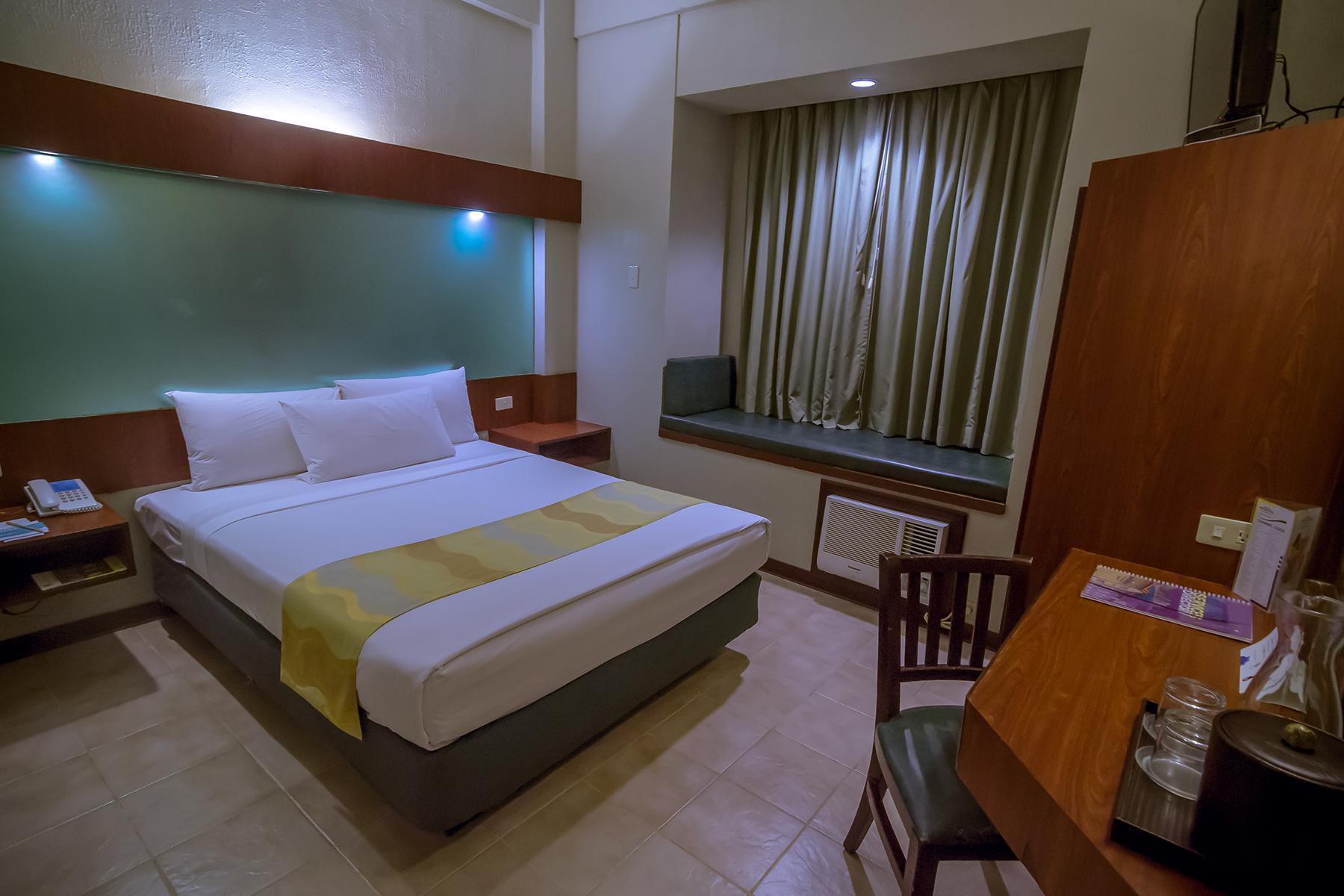 ไมโครเทล บาย วินด์แฮม ตาร์ลัค Hotel Tarlac City ภายนอก รูปภาพ