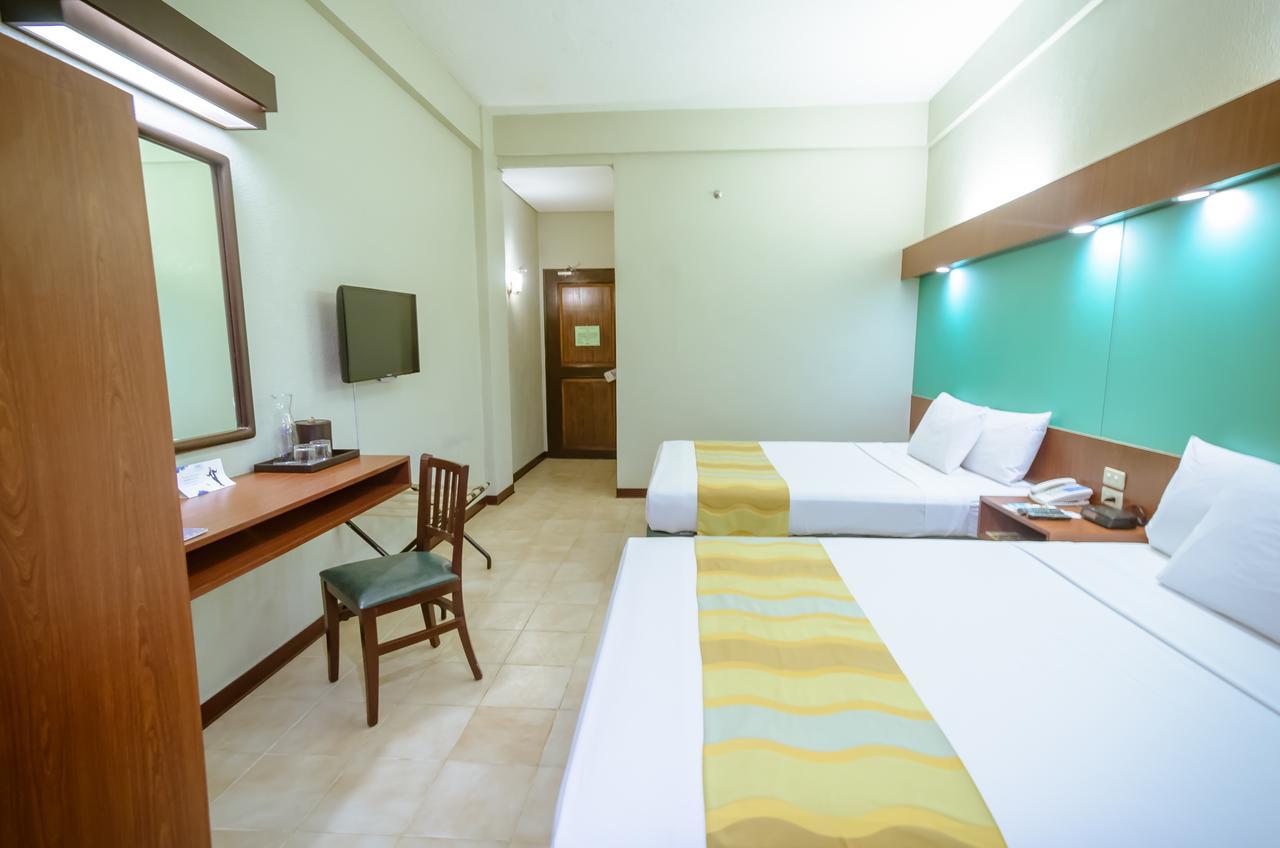 ไมโครเทล บาย วินด์แฮม ตาร์ลัค Hotel Tarlac City ภายนอก รูปภาพ