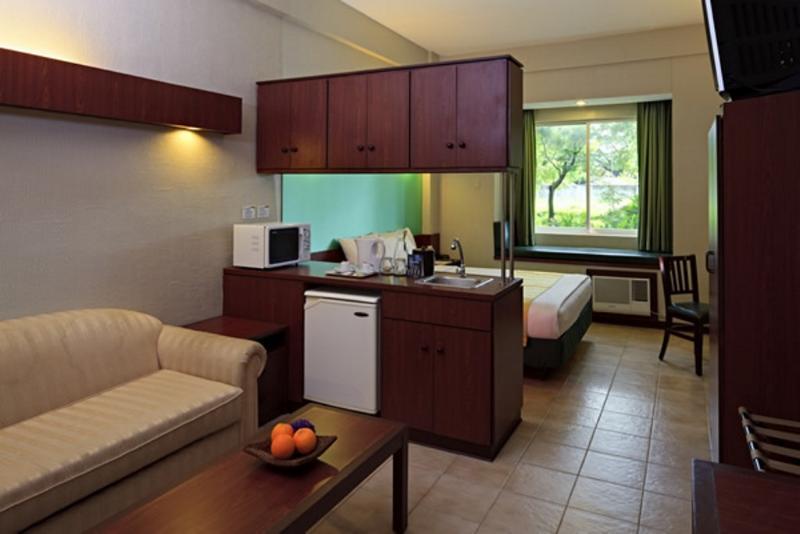 ไมโครเทล บาย วินด์แฮม ตาร์ลัค Hotel Tarlac City ภายนอก รูปภาพ